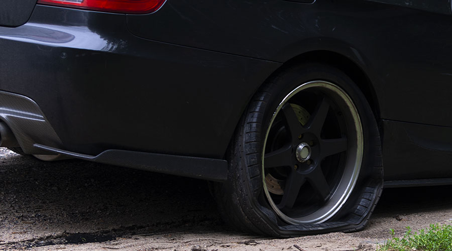 Schnelle Hilfe bei einer Reifenpanne in Darmstadt. Sanovi Reifennotdienst - 24h Notruf +49 (0) 176 862 897 26