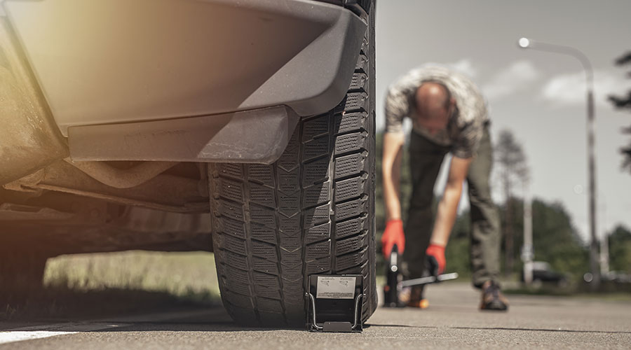 Schnelle Hilfe bei einer Reifenpanne in Kaiserslautern. Sanovi Reifennotdienst - 24h Notruf +49 (0) 176 862 897 26 Schnelle Hilfe bei einer Reifenpanne in Kaiserslautern. Sanovi Reifennotdienst - 24h Notruf +49 (0) 176 862 897 26