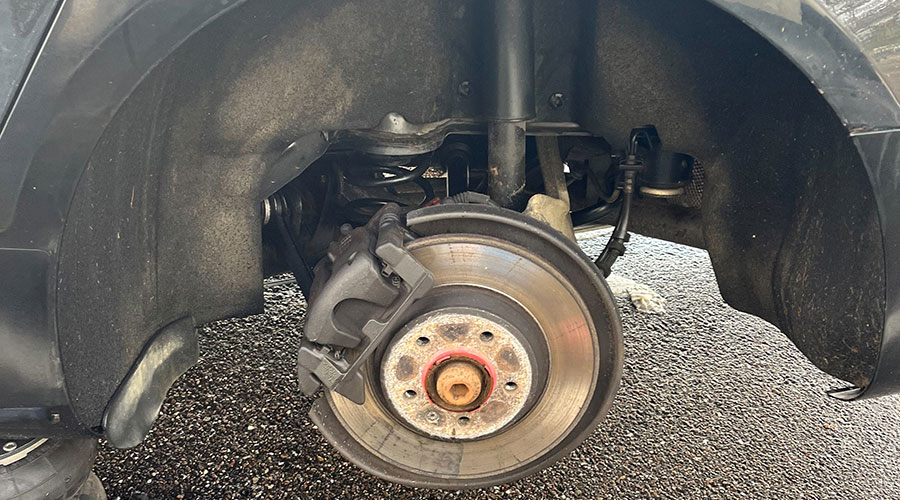 24h Reifenpannendienst in Münsingen bei einer Reifenpanne.  24h Notruf +49 (0) 176 862 897 26