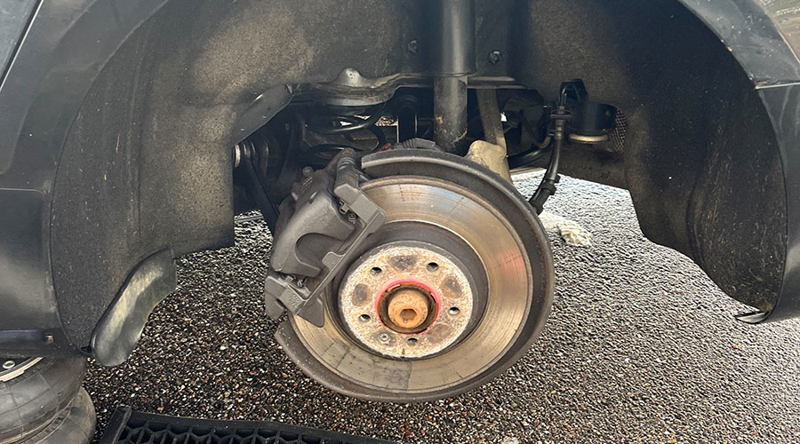 Schnelle Hilfe bei einer Reifenpanne in Reutlingen. Sanovi Reifennotdienst - 24h Notruf +49 (0) 176 862 897 26 Schnelle Hilfe bei einer Reifenpanne in Reutlingen. Sanovi Reifennotdienst - 24h Notruf +49 (0) 176 862 897 26