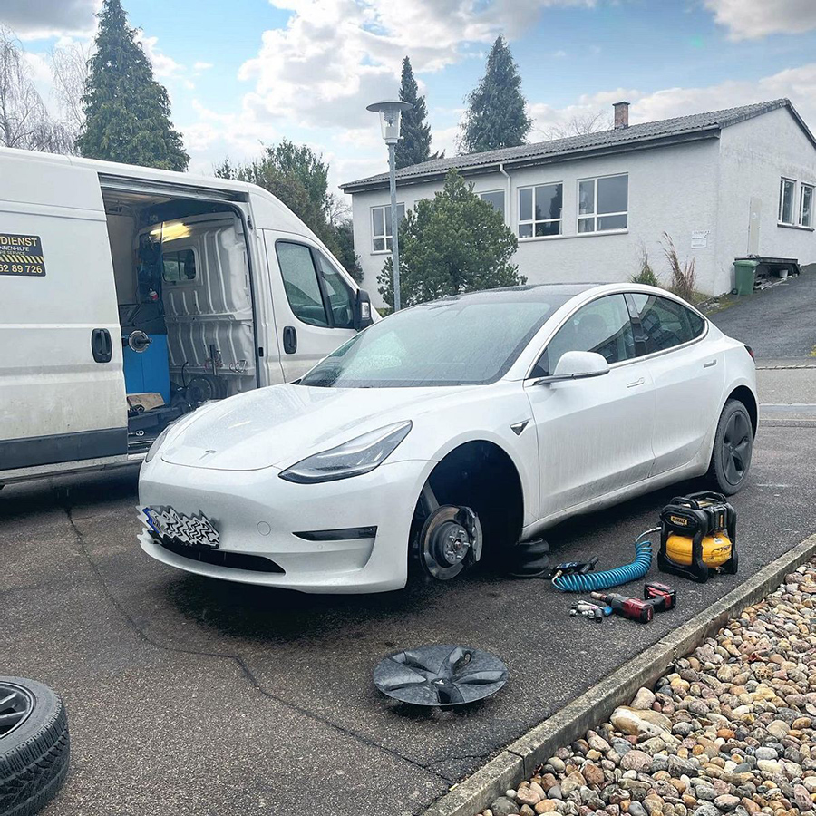 Einsatz Sanovi Reifennotdienst